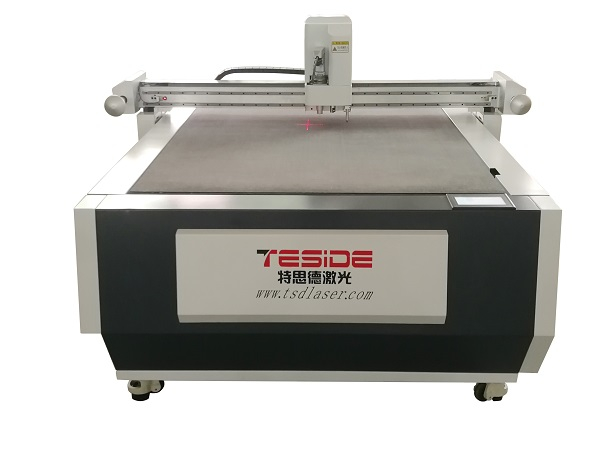 آلة قطع النسيج التلقائية CNC Digital Garment